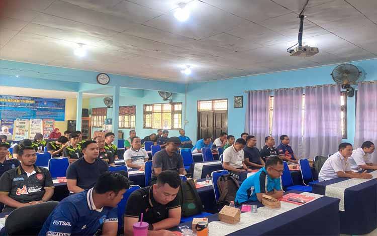 Pengprov PKSI Kalteng menggelar pelatihan khusus bagi guru PJOK se-Kabupaten Kotawaringin Barat.(FOTO: Istimewa)