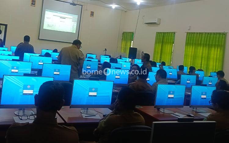 Bupati Pulang Pisau Tinjau CAT 332 Pejabat sebagai Barometer Kompetensi ASN