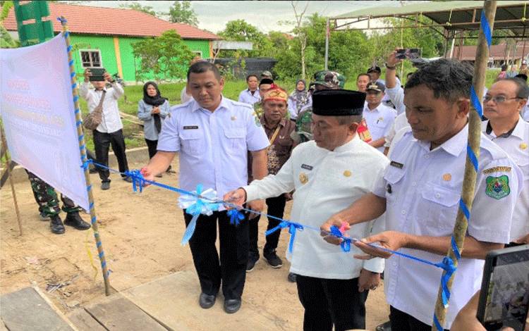 Gedung Serbaguna Desa Anjir Mambulau Barat Kapuas Diresmikan
