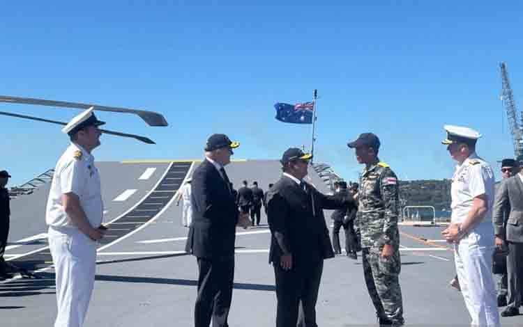 Prabowo Puji Intelijen Australia saat Disambut Musik Bagpipe di Kapal