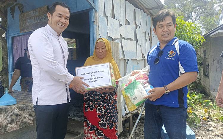 Bupati Pulpis dan PWI Gelar Jumat Berkah, Sasar Warga Kurang Mampu