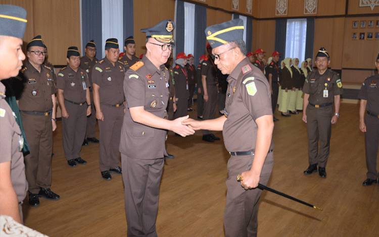 Foto bersama upacara pelantikan Wakajati Kalteng. (Foto:MARINI)