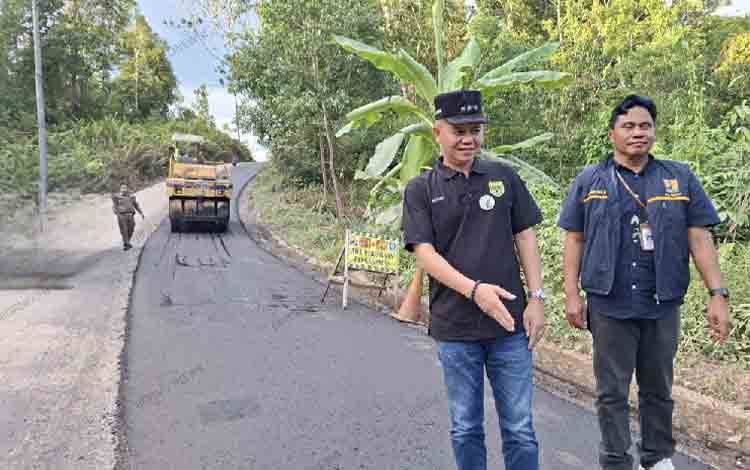 Pengaspalan Batu Nyiwuh-Sei Riang Hampir Rampung, Bupati Gumas Berterima Kasih ke Semua Pihak