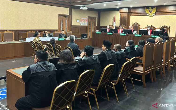 Tiga Terdakwa Kasus Korupsi Kredit LPEI Dituntut 611 Tahun Penjara