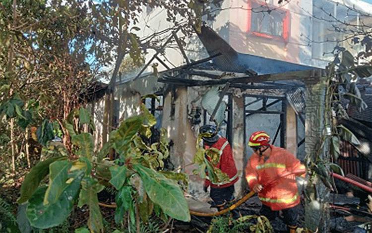 Rumah Kosong Terbakar Gegerkan Warga Sampit