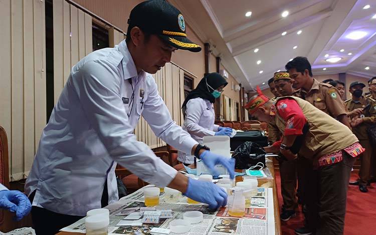3 Kades dan 2 ASN Positif Narkoba Saat Tes Urine di DPRD Kotim