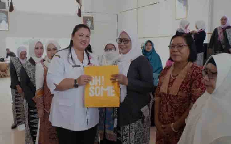 Pemkab Kapuas Sampaikan 3 Ajakan Penting untuk Bidan Hadapi Kompleksitas Masalah Remaja