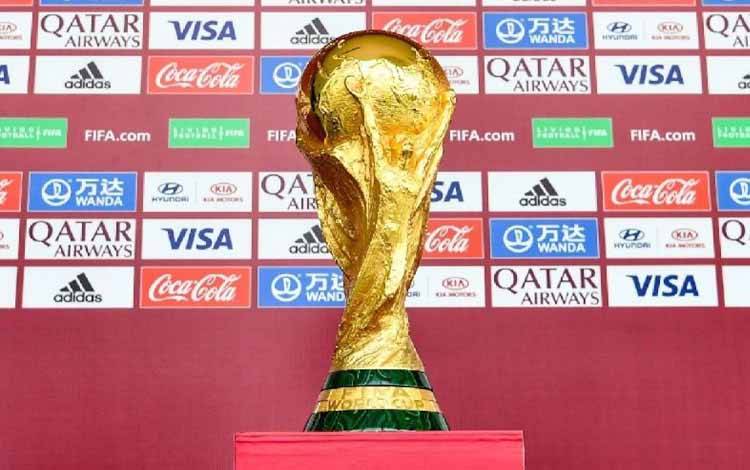 Trofi Piala Dunia. (ANTARA/Twitter@FIFAWorldCup.)