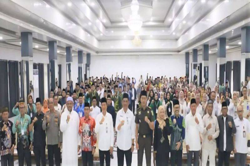 Pemkab Barito Utara melalui Dinas Perpustakaan dan Kearsipan setempat melaksanakan kegiatan Seminar Gerakan Cinta Al Quran Tahun 2025 di Muara Teweh, Rabu (19/11/2025). ANTARA/HO-Dinas Kominfosandi Barito Utara