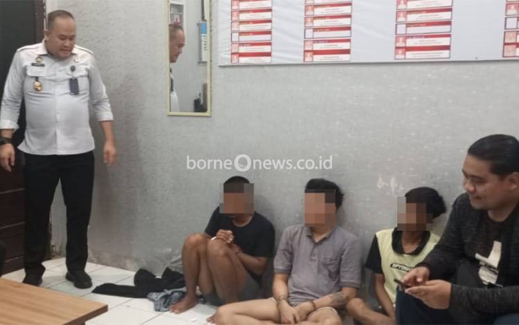 Pelaku Warga Binaan Lapas Sampit saat hendak menyelundupkan narkoba jenis sabu ke dalam Lapas Sampit. (FOTO: IST)