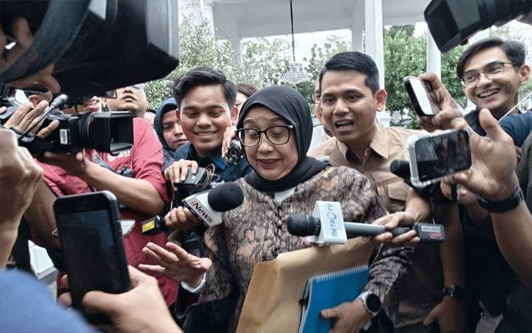 Prabowo Panggil Amran hingga Nanik S Deyang ke Istana