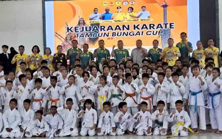 Ratusan Peserta Ikut Kejuaraan Karate Tambun Bungai Cup 2025