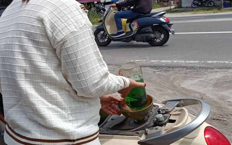 Kenaikan Harga Pertamax Eceran di Jalan G. Obos karena Antrean Panjang
