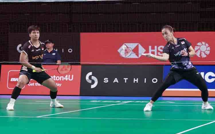 Ganda putri Indonesia Febriana Dwipuji Kusuma (kanan)/Meilysa Trias Puspitasari (kiri) saat menghadapi pasangan India sekaligus unggulan keempat, Treesa Jolly/Gayatri G. Pullela pada babak pertama BWF World Tour Super 500 Australian Open 2025 di di Quaycentre, Olympic Boulevard, Selasa (18/11/2025). Ana/Trias menang dua gim langsung 21-10, 21-14. (ANTARA/HO-PBSI)