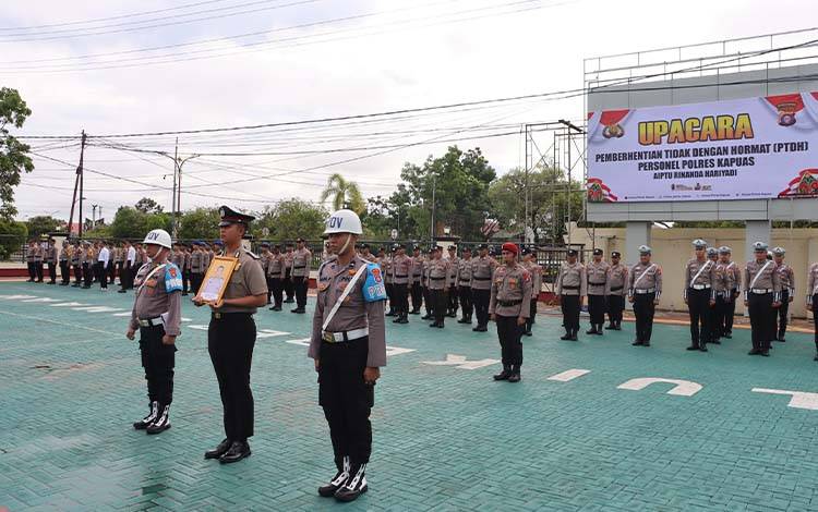 Polres Kapuas Pecat Personelnya