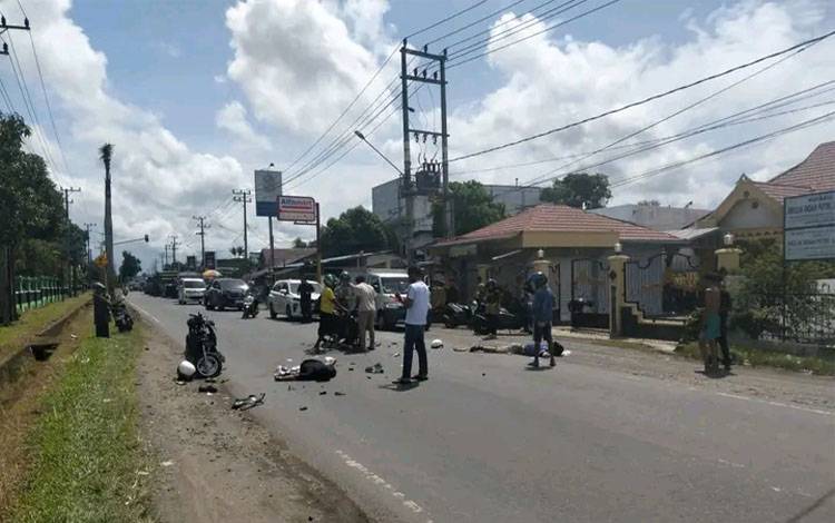 Situasi TKP pasca insiden lakalantas di Jalan Pintas Sambangan, Pelaihari, Sabtu, 22 November 2025. (FOTO: Rescue Bjm)