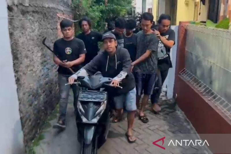 Polisi Tangkap 5 Perampok Motor Modus Kenalan Online