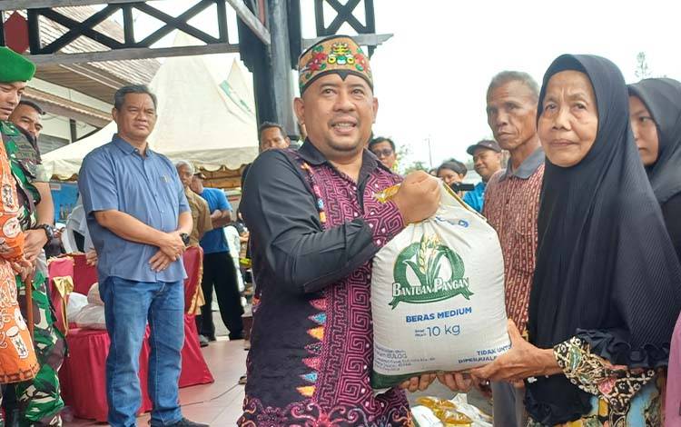 17.024 KK di Kotim Terima Bantuan Pangan Presiden