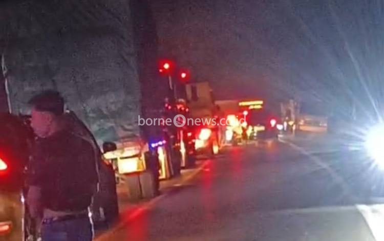 Evakuasi Truk Kecelakaan, Jalan Trans Kalimantan Kalteng-Kalsel Macet Panjang