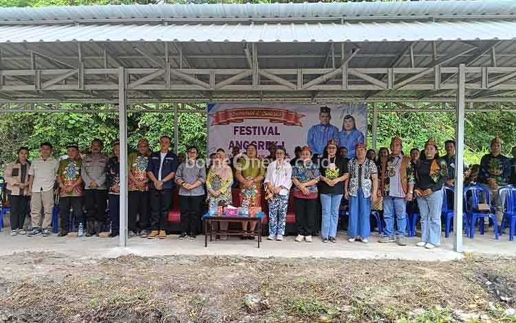 Desa Siong Gelar Festival Anggrek I, Ketua TP PKK Barito Timur: Momentum Budidayakan Komoditas Unggulan