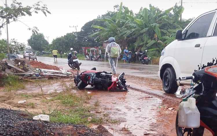 Laka Maut di Handel Mawar Kapuas, Pengendara Motor Tewas