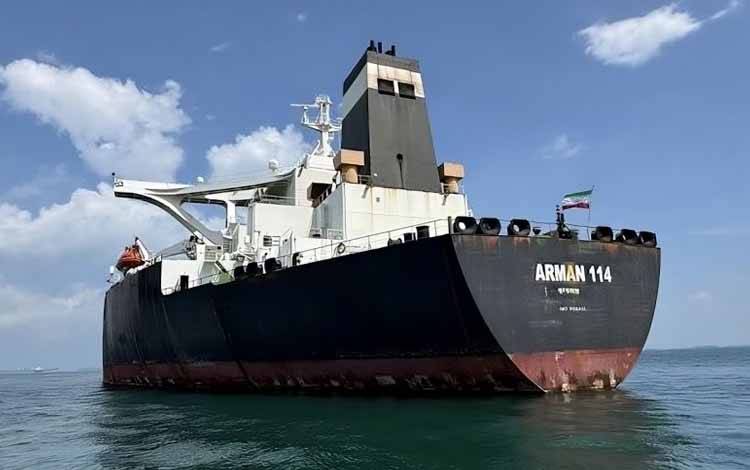 Kejagung Lelang Kapal Tanker MT Arman 114 Beserta Muatannya