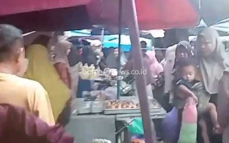 Waspada Copet di Pasar Senin Anjir Serapat, Uang Jutaan Rupiah Raib Saat Korban Pilih Baju