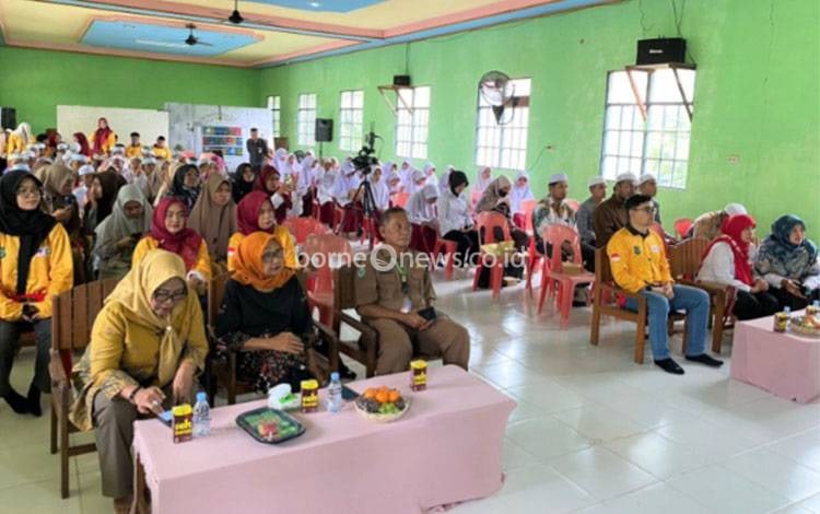 PMI Kapuas dan PMI Kalteng Gelar Layanan Kesehatan di SDS IT Babussalam