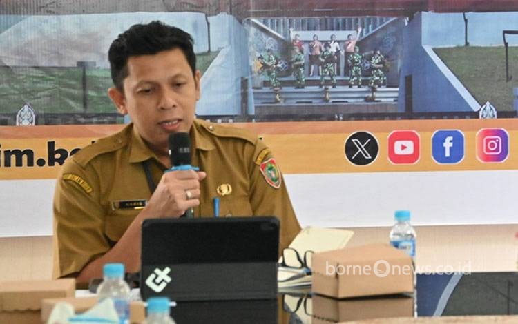 Kasubbag Kompim Haris Saputra Noordi saat memberikan paparan. (FOTO: BIRO ADPIM SETDA KALTENG)