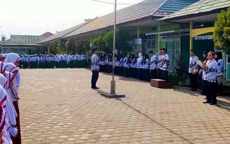 Semarak HGN dan HUT PGRI ke-80, Sekolah di Kapuas Gelar Upacara Bendera