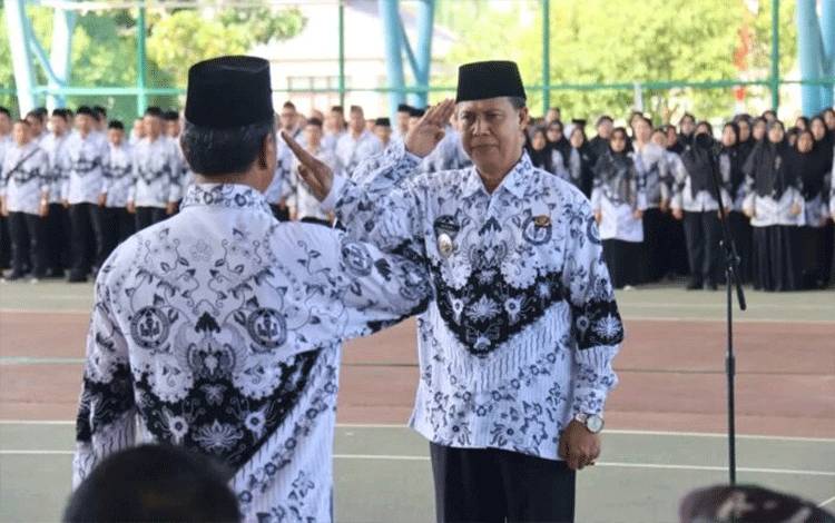 Wabup Seruyan Pimpin Upacara HGN dan HUT ke-80 PGRI