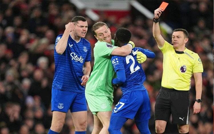 Tanggapi Tindakan Gueye, Moyes Sebut Tak Keberatan Pemainnya Berkelahi