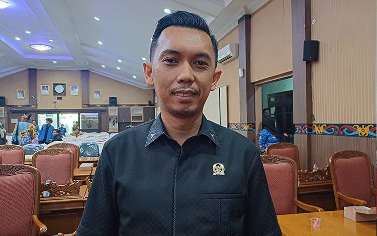 DPRD Kotim Dorong Pemda Segera Terbitkan Surat Dukungan Agar Pembangunan Jaringan Listrik Pulau Hanaut Bisa Dipercepat