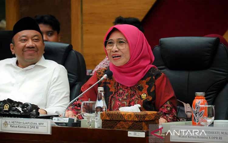 Komisi X Desak Pemerintah Hapus Status Guru Honorer Demi Kesejahteraan