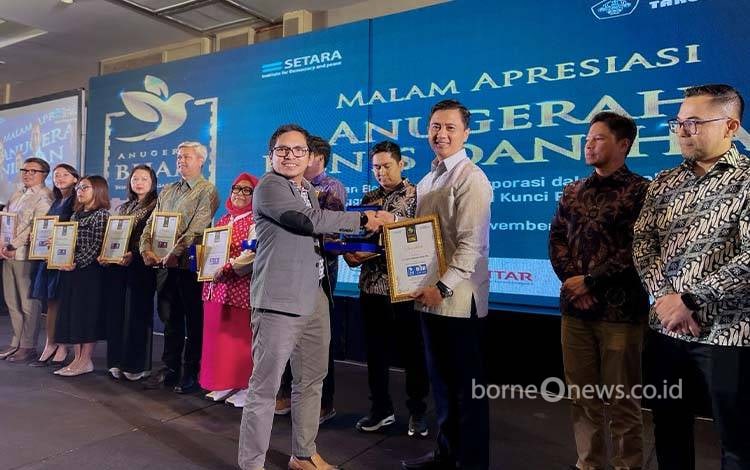 Corporate Communications SSMS, Andre Taufan hadir mewakili perusahaan dalam menerima penghargaan Peluncuran Laporan Responsible Business Conduct atau RBC Benchmark dan Anugerah Bisnis dan Hak Asasi Manusia 2025. (FOTO: Istimewa)