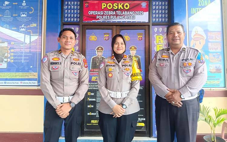 Kasat Lantas Polres Pulang Pisau, IPTU Divani Mareta Astuti bersama anggotanya usai melakukan pelaksanaan Operasi Zebra, Rabu, 26 November 2025. (FOTO : RETHA)