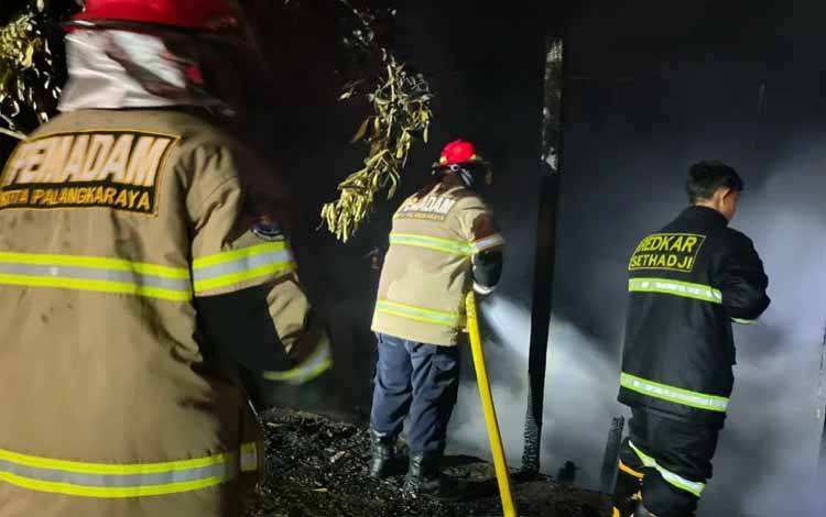 Rumah dan Warung Hangus di Trans Kalimantan Km 21, Kerugian Ditaksir Rp 100 Juta