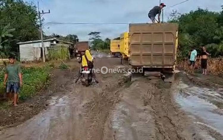 Akses Jalan Mantangai Kapuas Terkendala Berat Akibat Perbaikan dan Kondisi Berlumpur