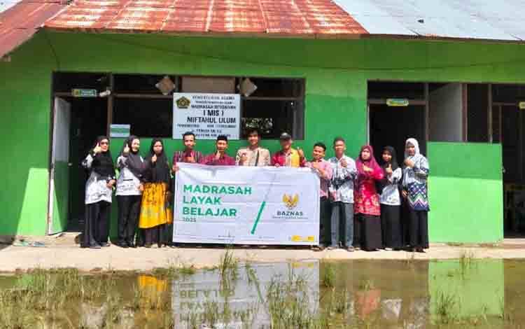 Monev Basnaz RI di MIS Miftahul Ulum, Pulau Petak, Jumat, 28 November 2025. (FOTO: Kemenag Kps)
