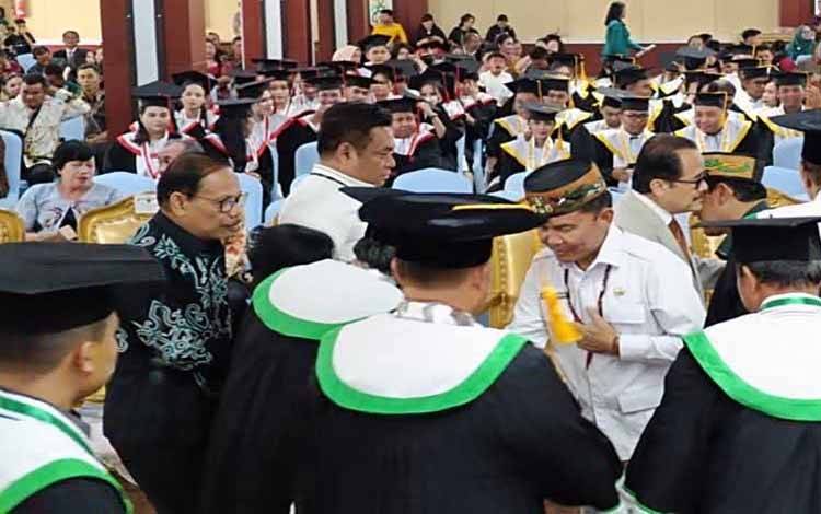 Dosen UKPR: Wisudawan Adalah Calon Pemimpin Masa Depan Kalteng