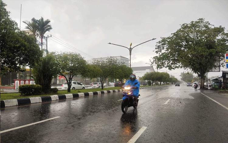 BMKG Ingatkan Warga Kalteng Waspada Dampak Hujan Lebat
