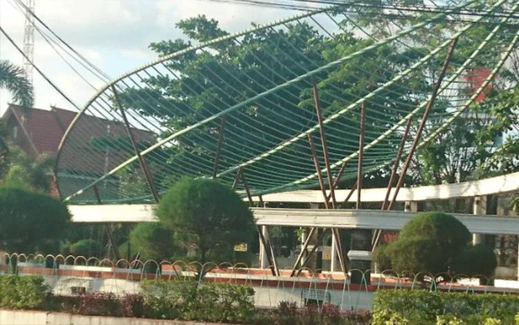 Dua Pemuda Berduel di Taman Daun Kuala Kapuas Karena Masalah Utang