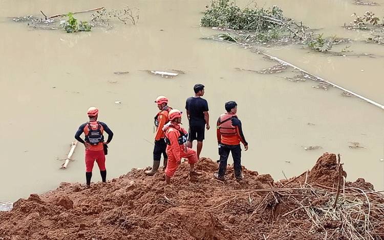 SAR Pasaman Temukan Usus Manusia di Tumpukan Longsor Tinggam Talamau