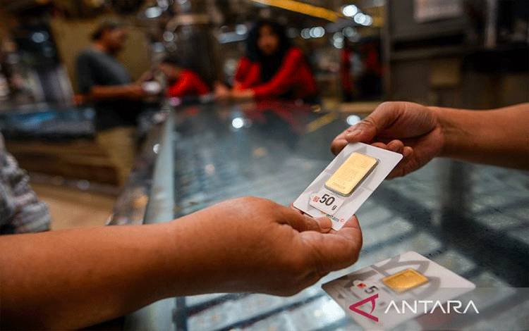 Harga Emas Antam Senin ini Naik Tipis Jadi Rp2,415 Juta/Gram