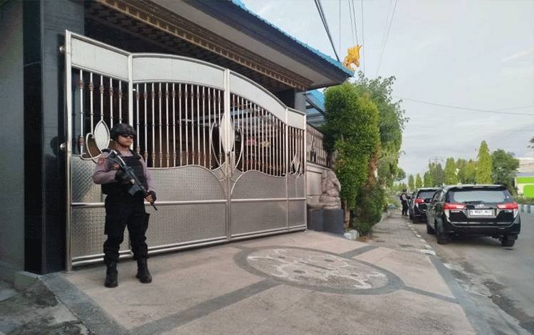 KPK Sita Senjata Api Saat Geledah Kontraktor Proyek Monumen Reog