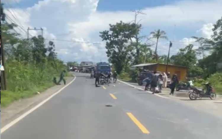 Insiden Lakalantas di Trans Kalimantan Km 1 Kapuas Hilir, 3 Korban Langsung Dievakuasi