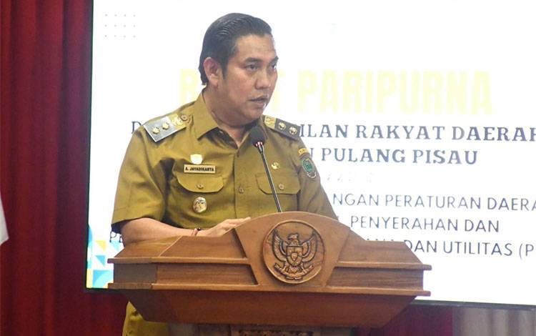 Wakil Bupati Pulang Pisau Sampaikan Pidato Pengantar Raperda PSU pada Rapat Paripurna DPRD