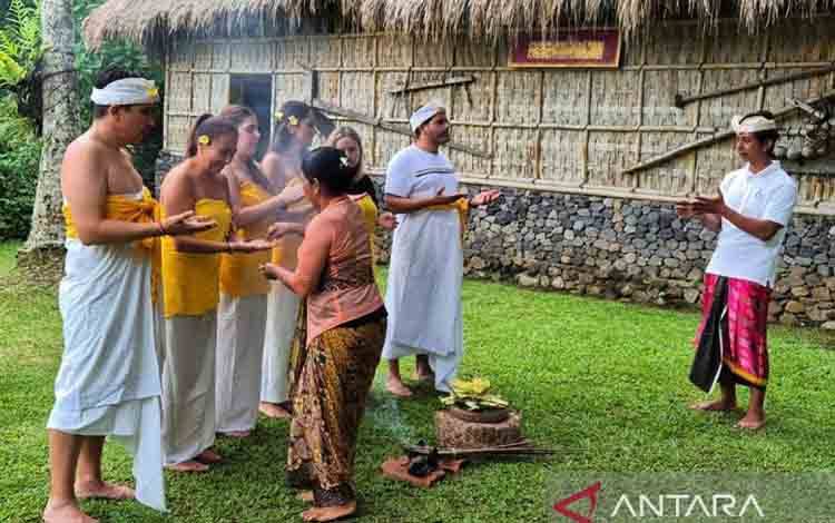 Menpar Tekankan Sinergi untuk Sukseskan Wisata Akhir Tahun
