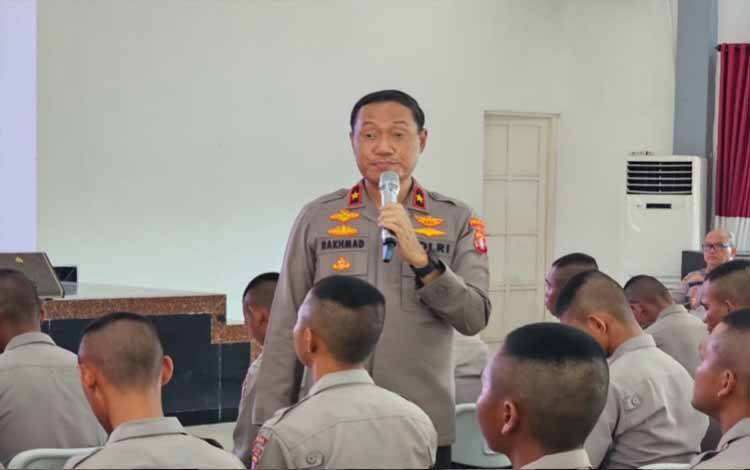 Wakapolda Kalteng Beri Pembekalan Siswa SPN, Tekankan Pelayanan Tulus dan Profesionalisme