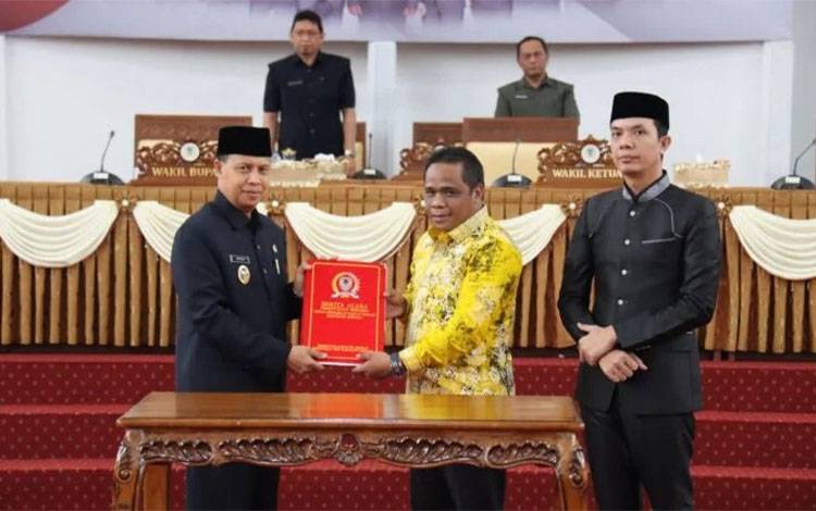 Wakil Bupati Seruyan Hadiri Paripurna Penetapan Propemperda 2026